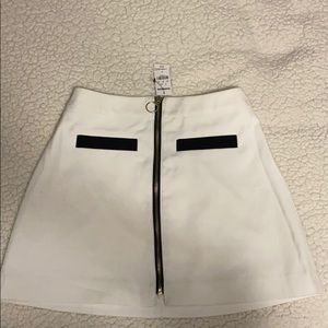 Express mini skirt in cream with zipper